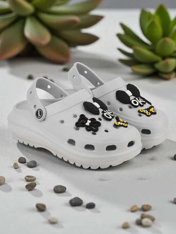 Trump_Women_Grey_Clogs