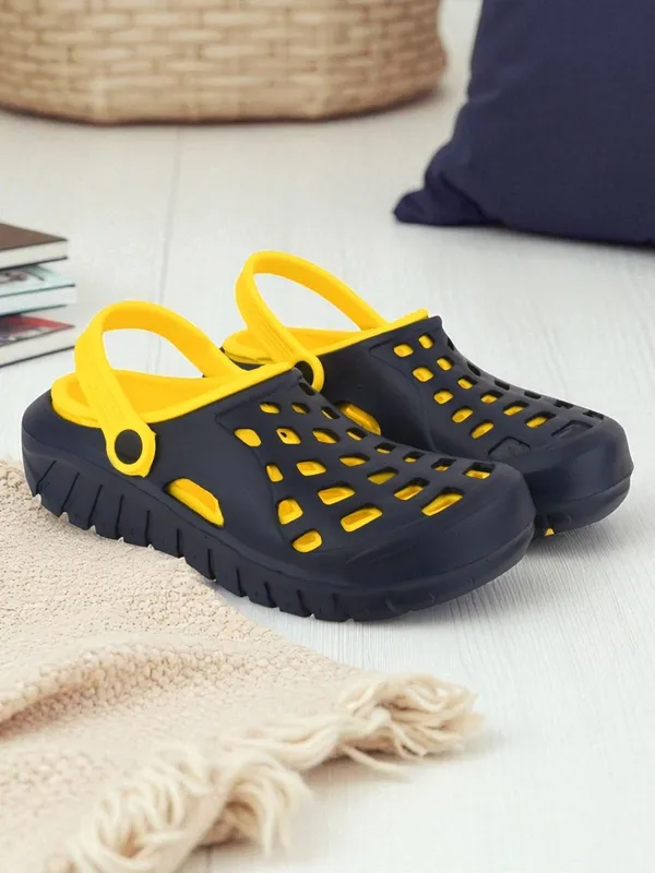 Trump_Men_Yellow_Clogs