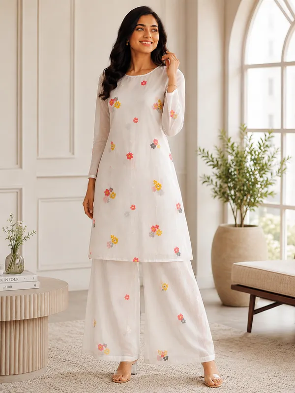 BABY_SHRI_Women's_White_Floral_Embroidered_Pure_Cotton_Kurta_with_Palazzo_Set