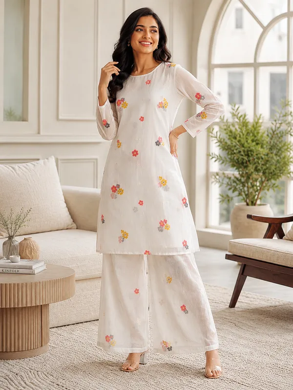 BABY_SHRI_Women's_White_Floral_Embroidered_Pure_Cotton_Kurta_with_Palazzo_Set