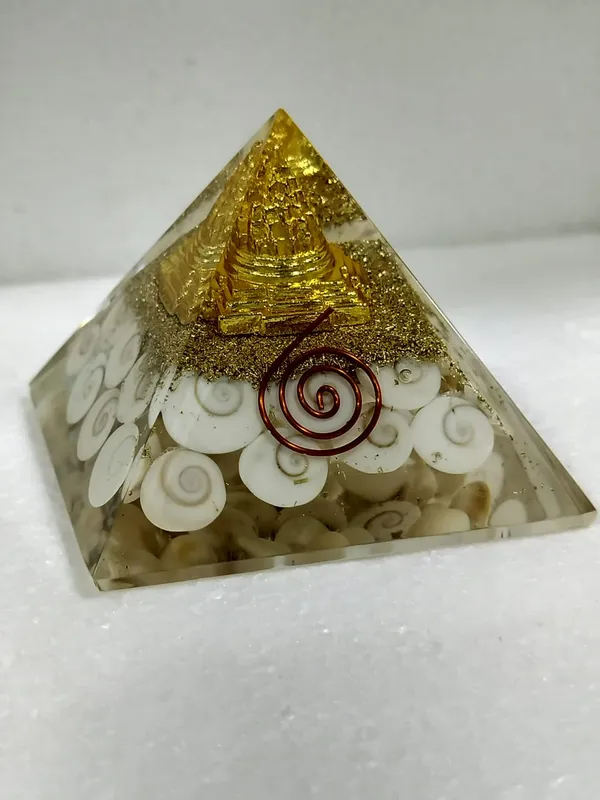Orgone_Pyramid_-_Golden_Spiral_Energy_Healing_Crystal_Decoration