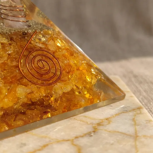 Citrine_Orgone_Energy_Pyramid_With_Copper_Coil_-_Spiritual_Healing_&_Home_Decor
