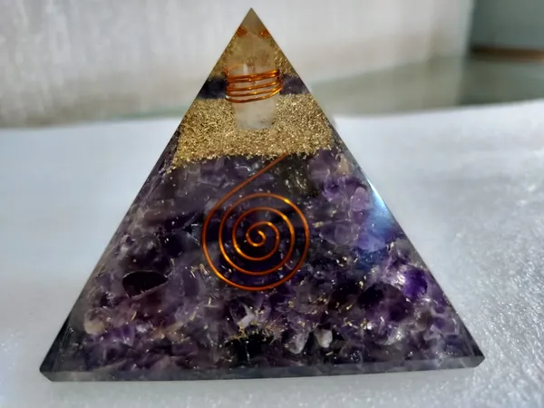 Amethyst_Orgone_Pyramid_With_Copper_Coil_-_Spiritual_Healing_And_Energy_Balancing_Crystal