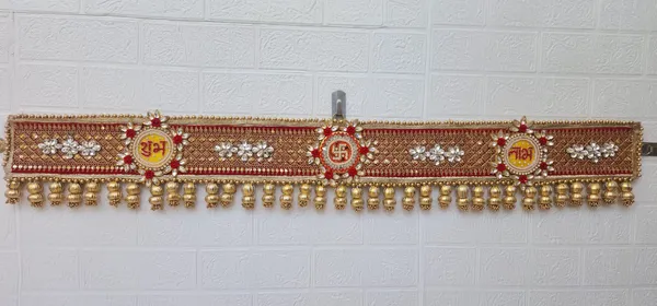 Traditional_Decorative_Bandhanwar_Toran_With_Shubh_Labh_Design_-_Red_&_Gold