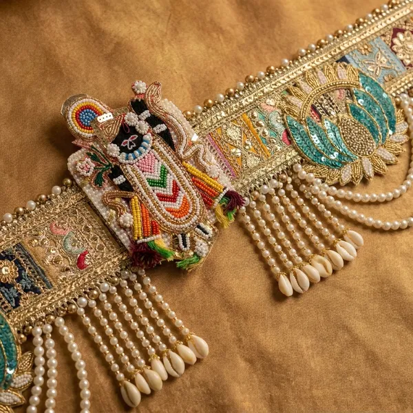 Traditional_Handcrafted_Shreenathji_Toran_Door_Hanging_With_Lotus_Motifs_And_Pearl_Beads