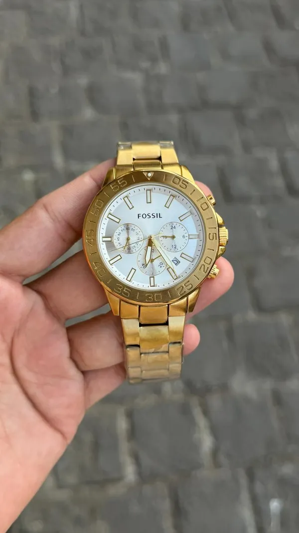 Fossil_Rose_Gold_Chronograph_Watch_With_White_Dial_And_Metal_Strap