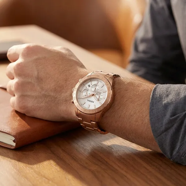 Fossil_Rose_Gold_Chronograph_Watch_With_White_Dial_And_Metal_Strap