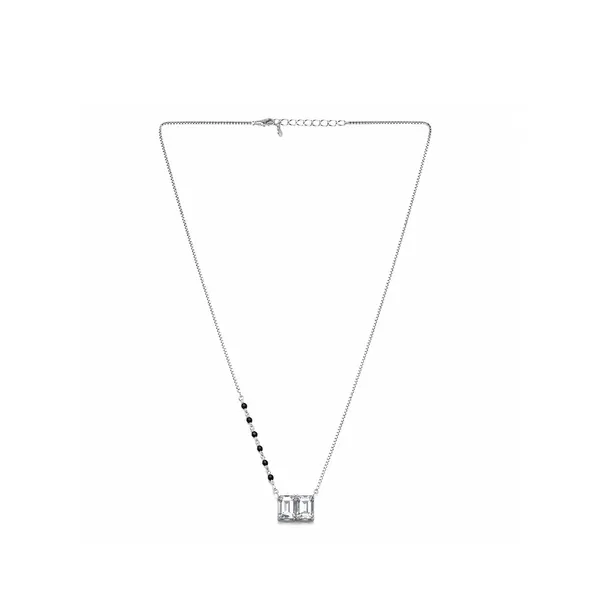 Silver_Metal_Pendant_Necklace_For_Women