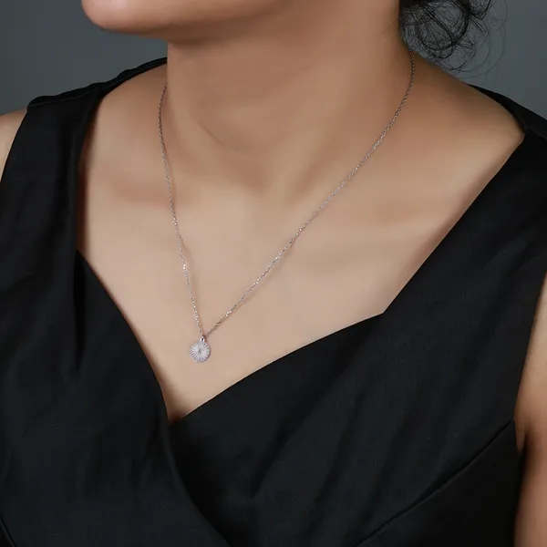 Silver_Tone_Pendant_Necklace_For_Women