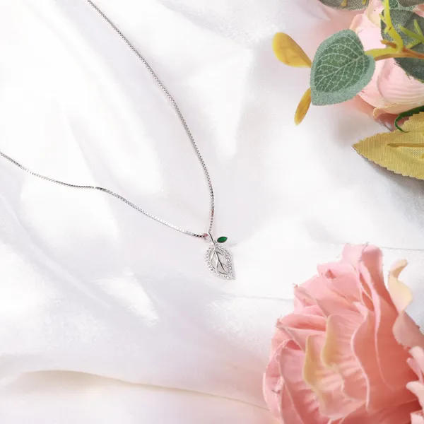 Silver_Tone_Leaf_Pendant_Necklace_For_Women