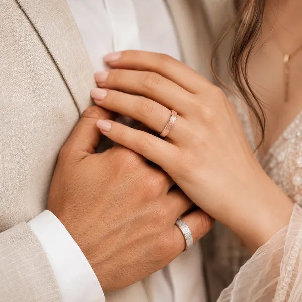 Rose_Gold_And_Silver_Textured_Couple_Ring_Set