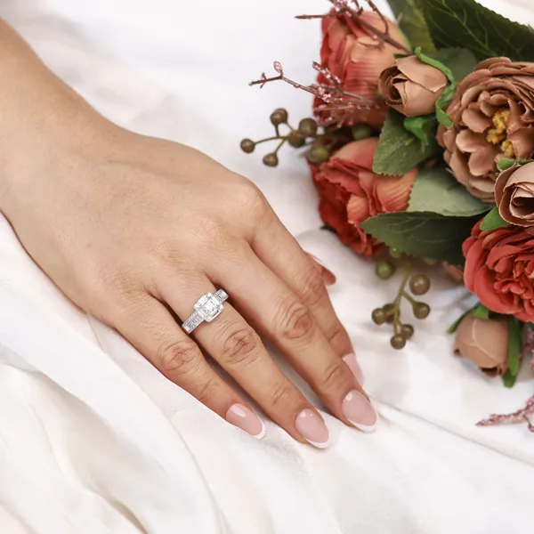 Silver-Tone_Emerald-Cut_Stone_Statement_Ring_For_Women
