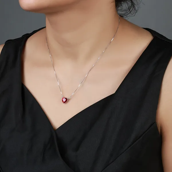 Silver_Tone_Heart_Pendant_Necklace_For_Women