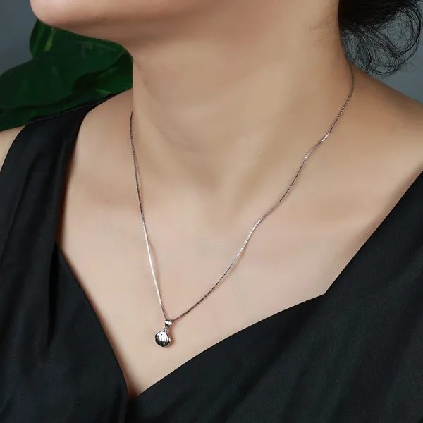 Silver_Tone_Pendant_Necklace_For_Women