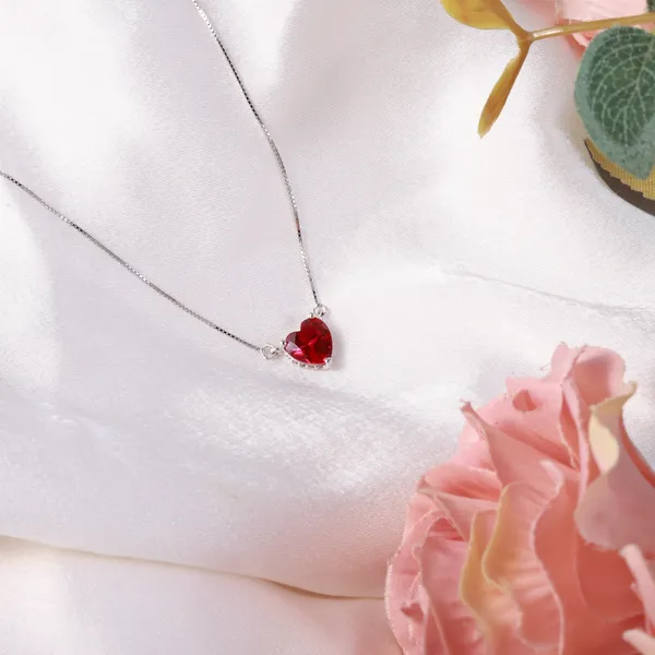 Silver_Tone_Heart_Pendant_Necklace_For_Women