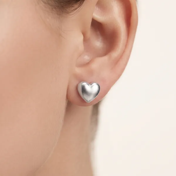 Silver_Heart_Stud_Earrings_For_Women