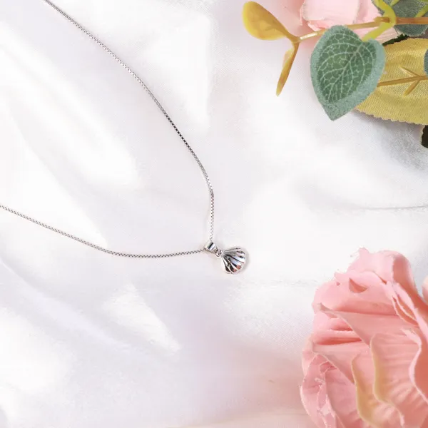 Silver_Tone_Pendant_Necklace_For_Women