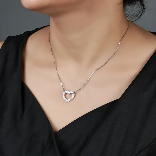 Silver_Tone_Heart_Pendant_Necklace_For_Women