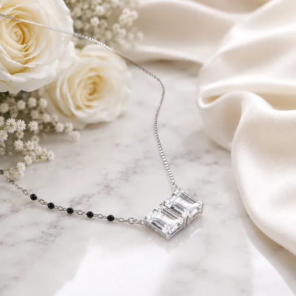 Silver_Metal_Pendant_Necklace_For_Women