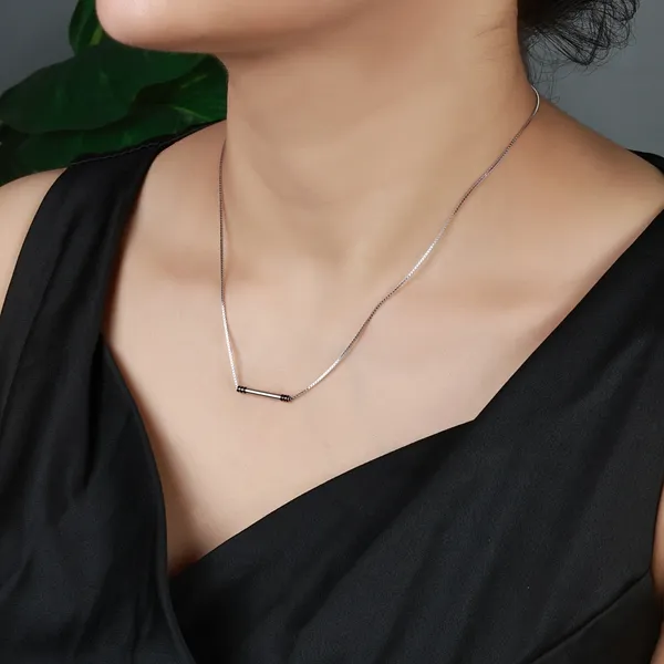 Silver_Tone_Chain_Necklace_With_Black_Teardrop_Charm_For_Women
