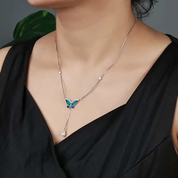 Silver_Tone_Glow_Butterfly_Pendant_Set_For_Women