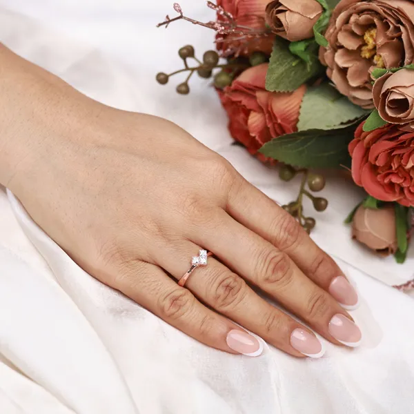 Rose_Gold_Stone_Studded_Ring_For_Women_Free_Size