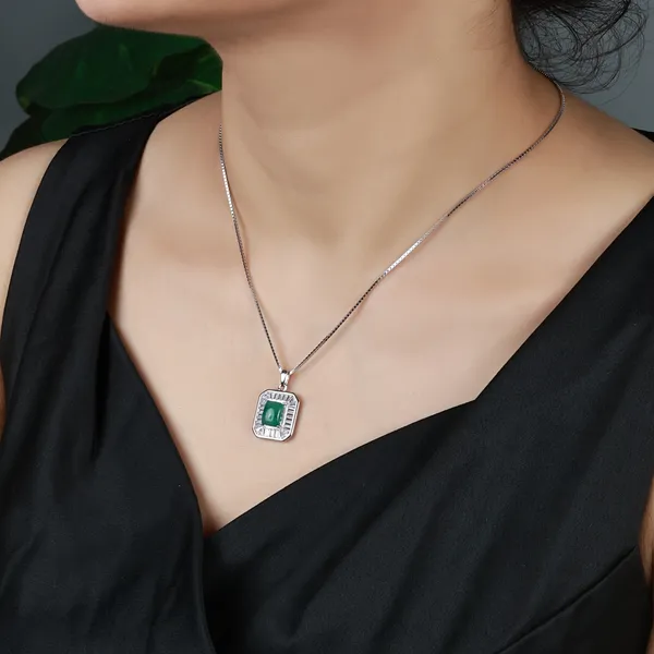 Silver_Tone_Green_Stone_Pendant_Necklace_For_Women