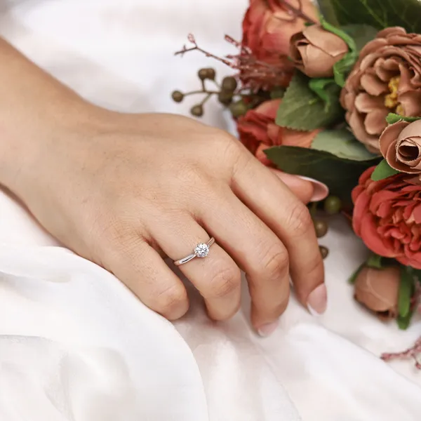 Silver-Tone_Solitaire_Ring_For_Women_Free_Size