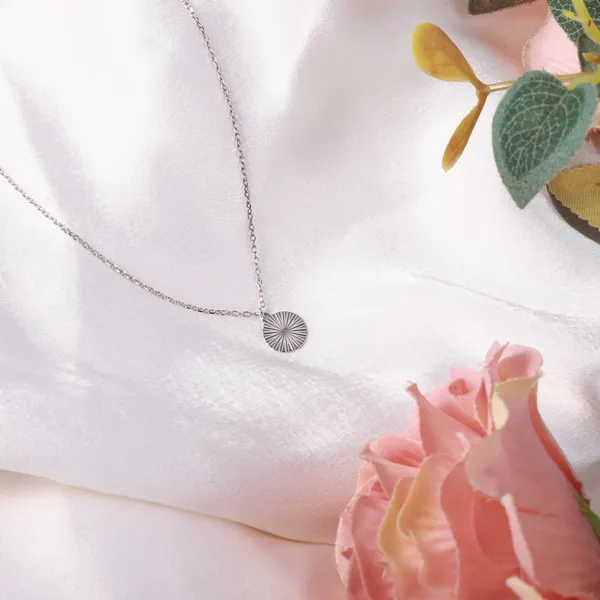 Silver_Tone_Pendant_Necklace_For_Women