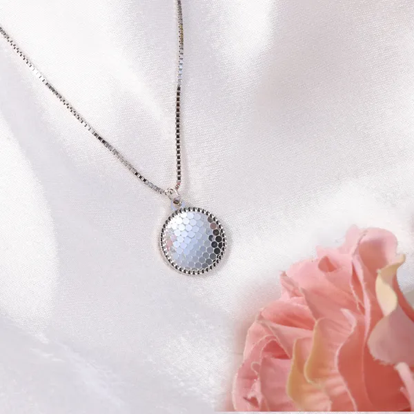 Silver_Tone_Textured_Pendant_Necklace_For_Women