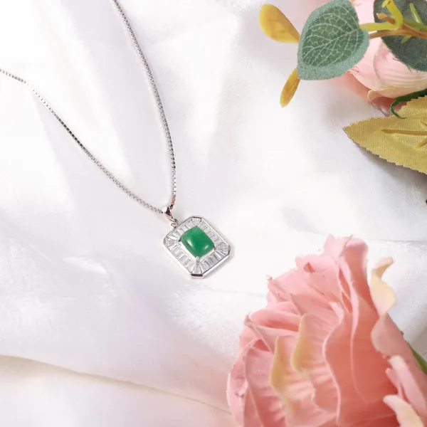 Silver_Tone_Green_Stone_Pendant_Necklace_For_Women
