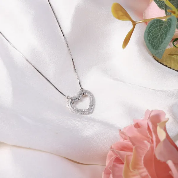 Silver_Tone_Heart_Pendant_Necklace_For_Women