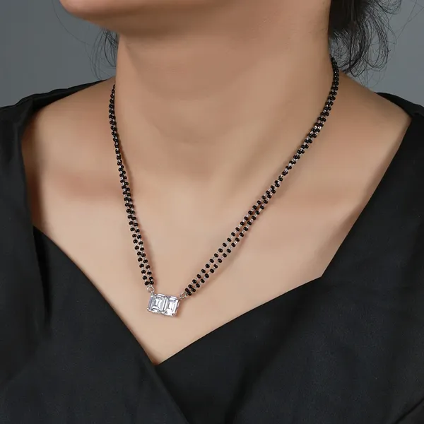 Black_Beaded_Geometric_Pendant_Mangalsutra_For_Women