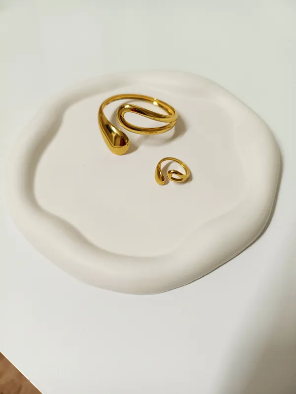 Gold_Toned_Spiral_Ring_&_Bracelet_(Adjustable)