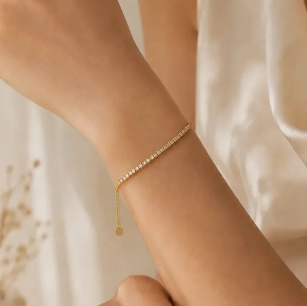 Tennis_Bracelet_single_layer_of_studs