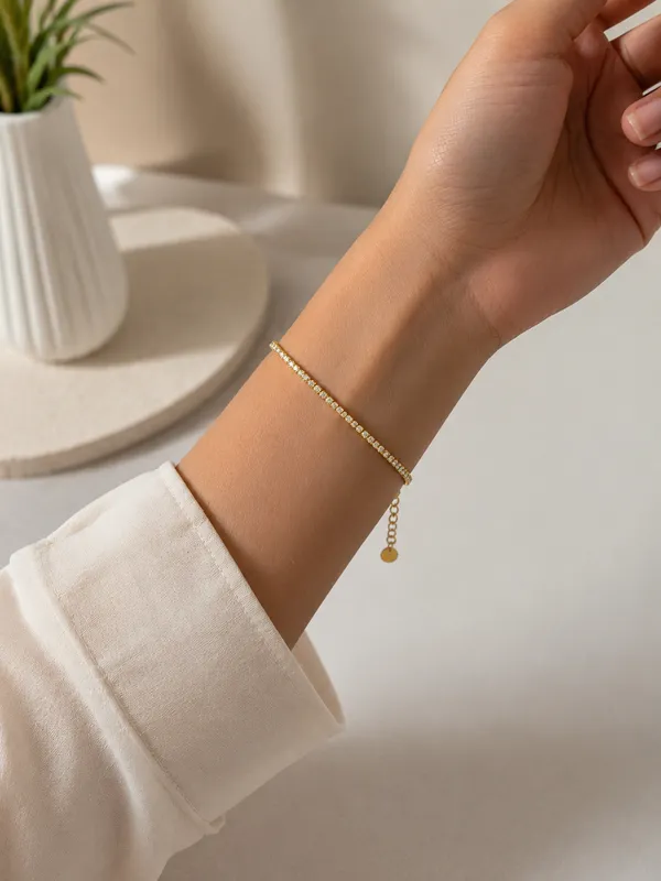 Tennis_Bracelet_single_layer_of_studs
