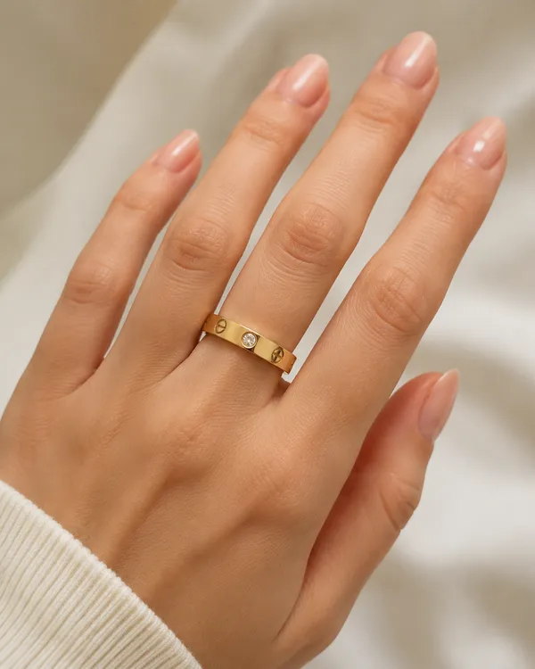 Love_Ring_with_stone_size_6