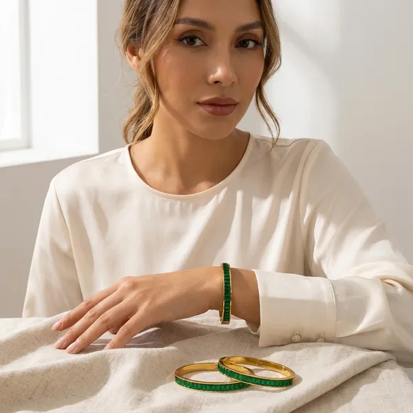 Green_Elegant_Gold_Toned_Bangle