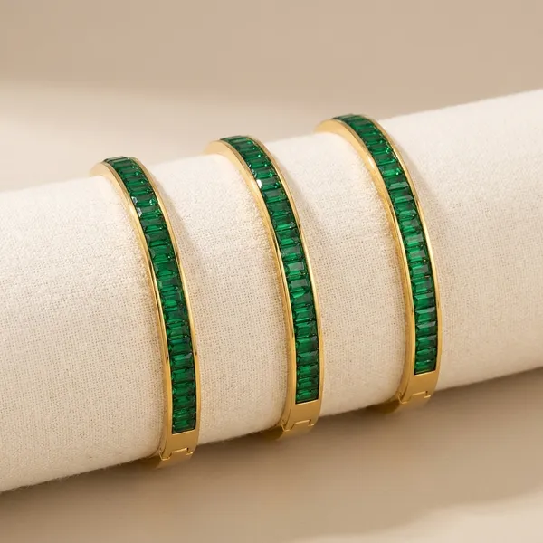Green_Elegant_Gold_Toned_Bangle