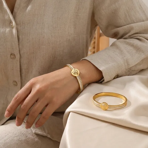Gold_Tone_Elegant_Bangle