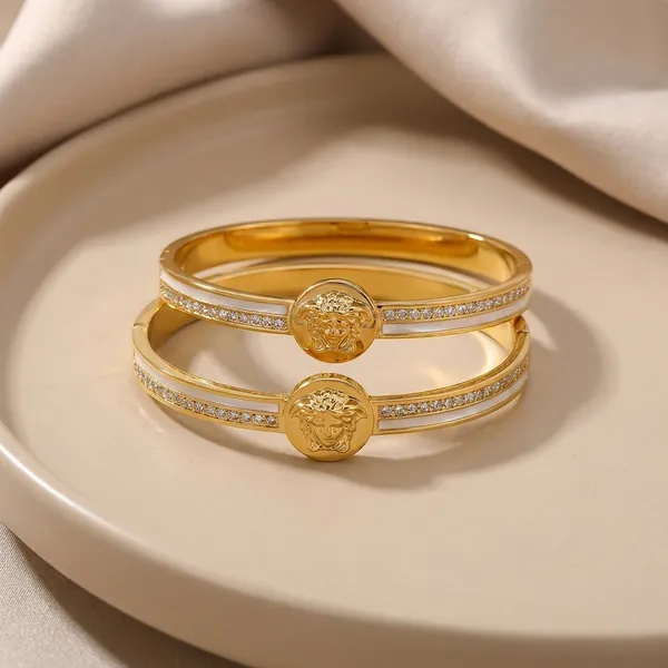 Gold_Tone_Elegant_Bangle