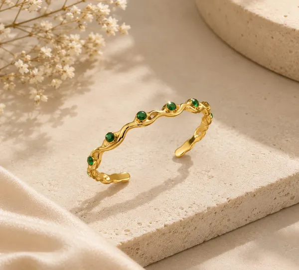 Parisian_Half_Kada_Emarald_stone
