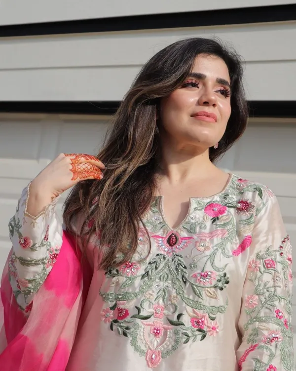White_&_Pink_Crepe_Silk_Suit_Set_For_Women