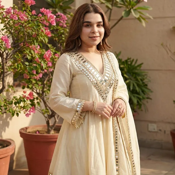 Off_White_French_Crepe_Suit_Set_For_Women