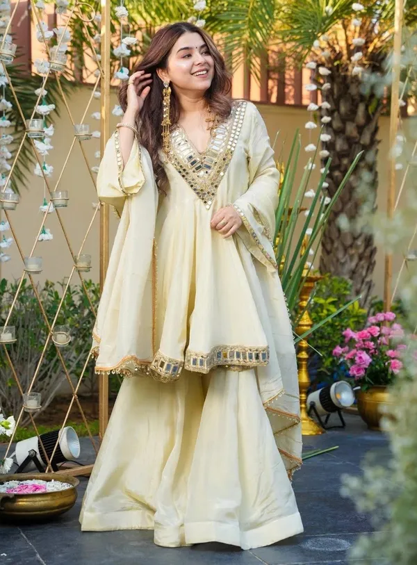 Off_White_French_Crepe_Suit_Set_For_Women
