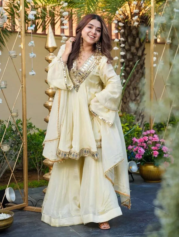 Off_White_French_Crepe_Suit_Set_For_Women