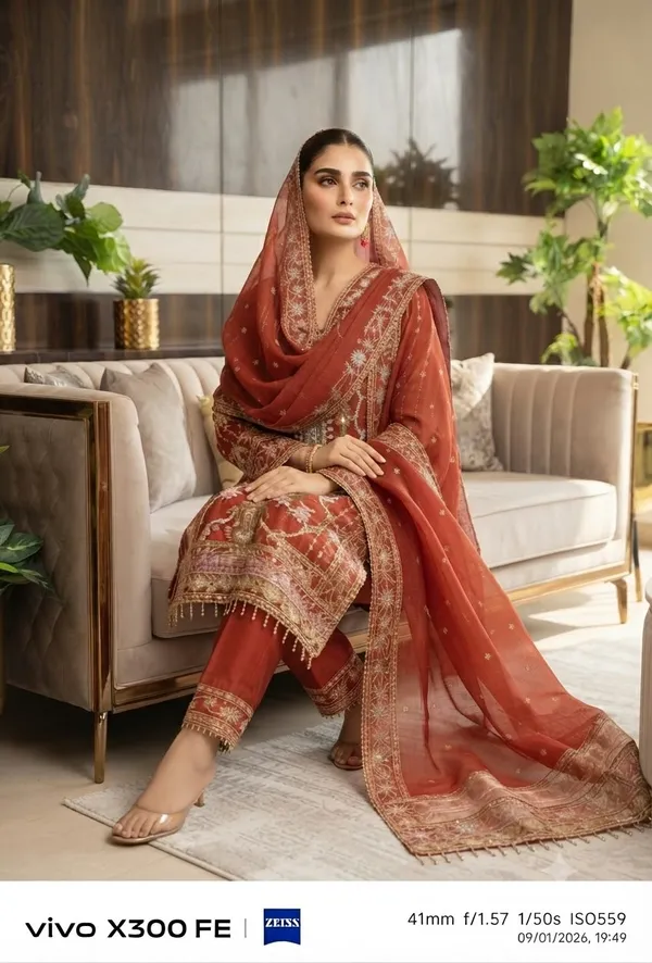 Red_Pure_Chiffon_Straight_Embroidered_Salwar_Suit_Set_For_Women