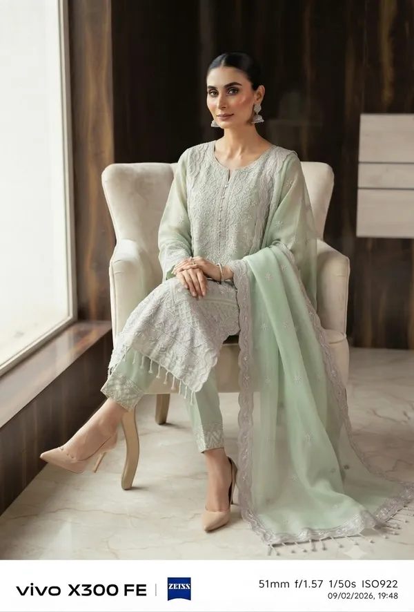 Mint_Green_Chiffon_Straight_Embroidered_Kurta_Set_With_Dupatta_For_Women