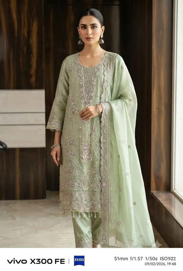 Mint_Green_Chiffon_Straight_Embroidered_Kurta_Set_With_Dupatta_For_Women