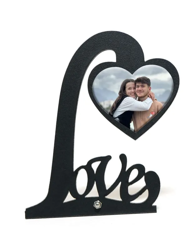 Love_Heart_Shape_Design_-_Black_Cardboard